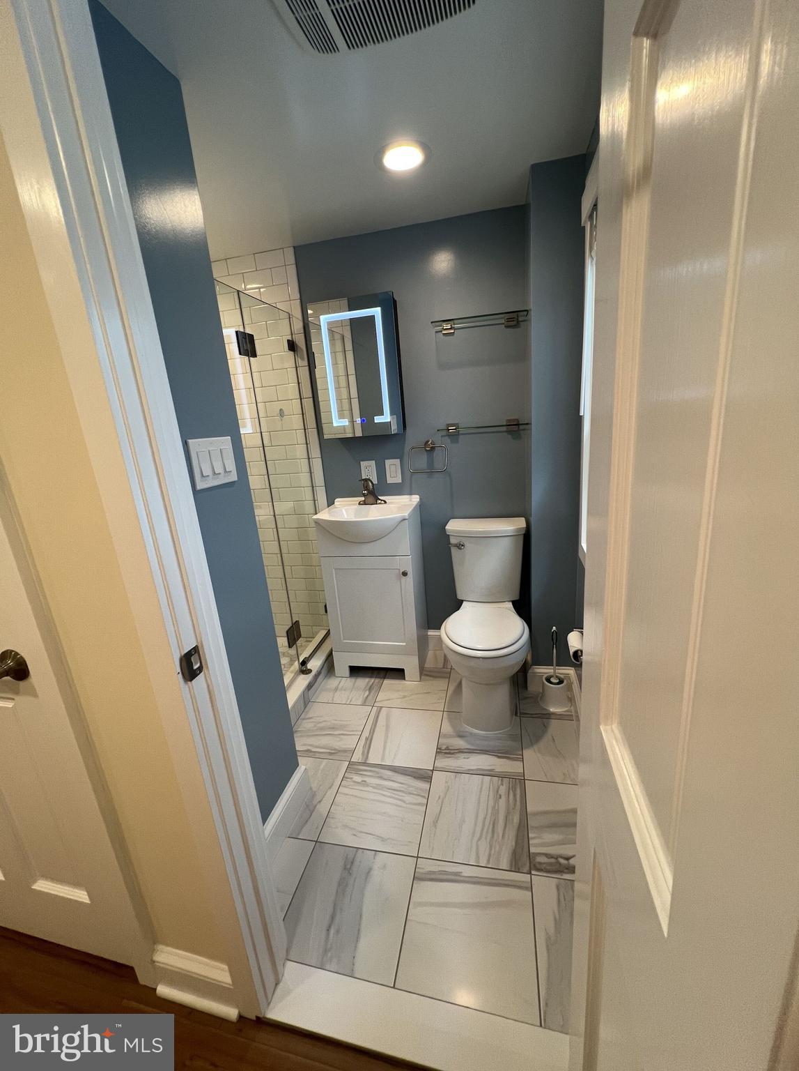 QUEEN VILLAGE - Residential Lease