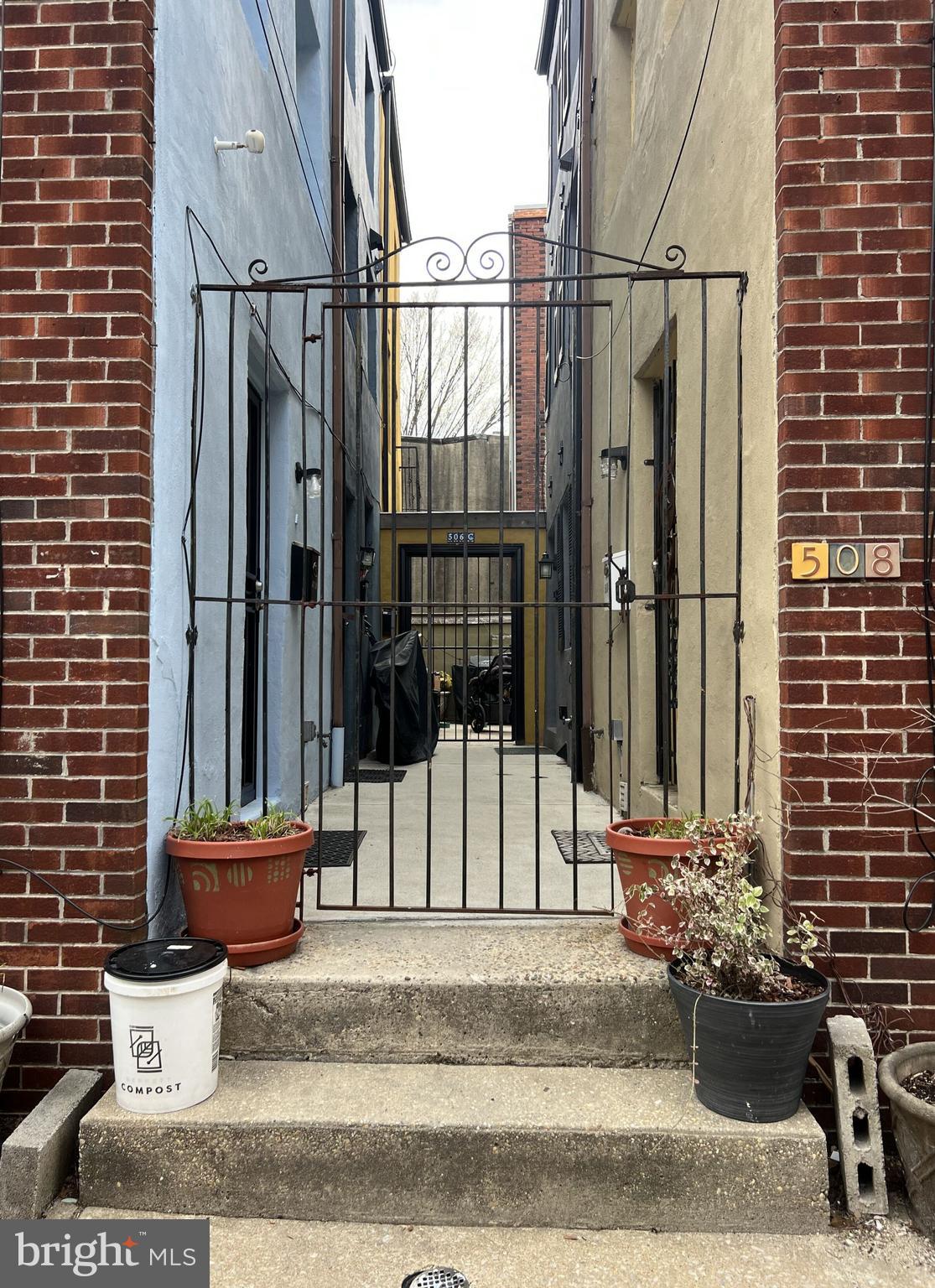 QUEEN VILLAGE - Residential Lease