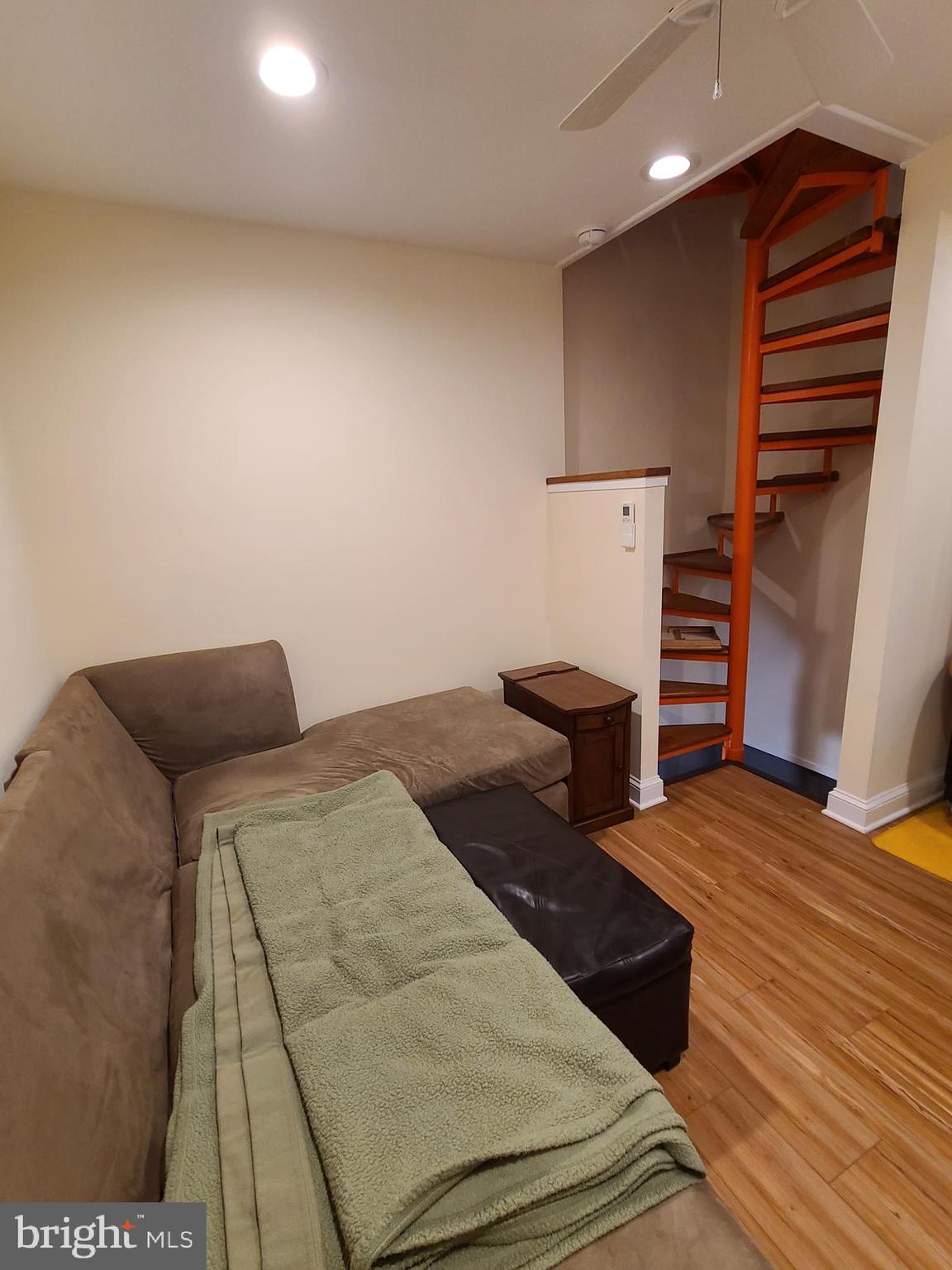 QUEEN VILLAGE - Residential Lease