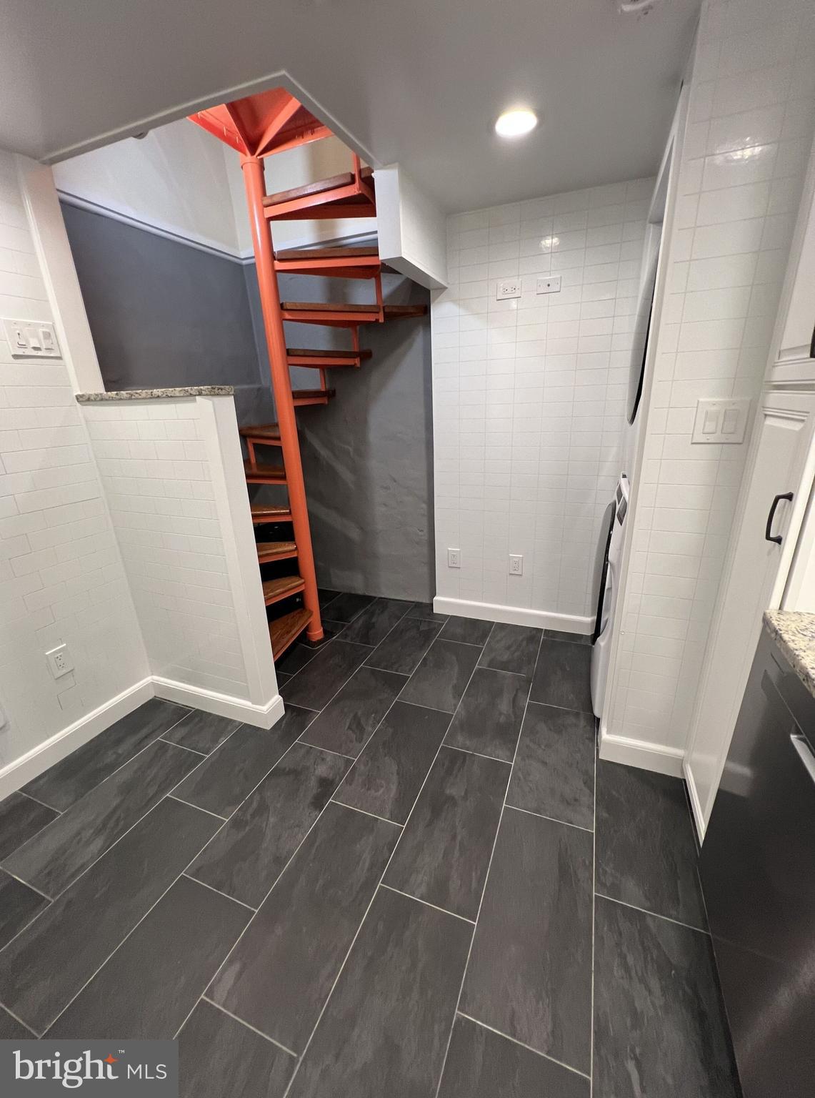 QUEEN VILLAGE - Residential Lease