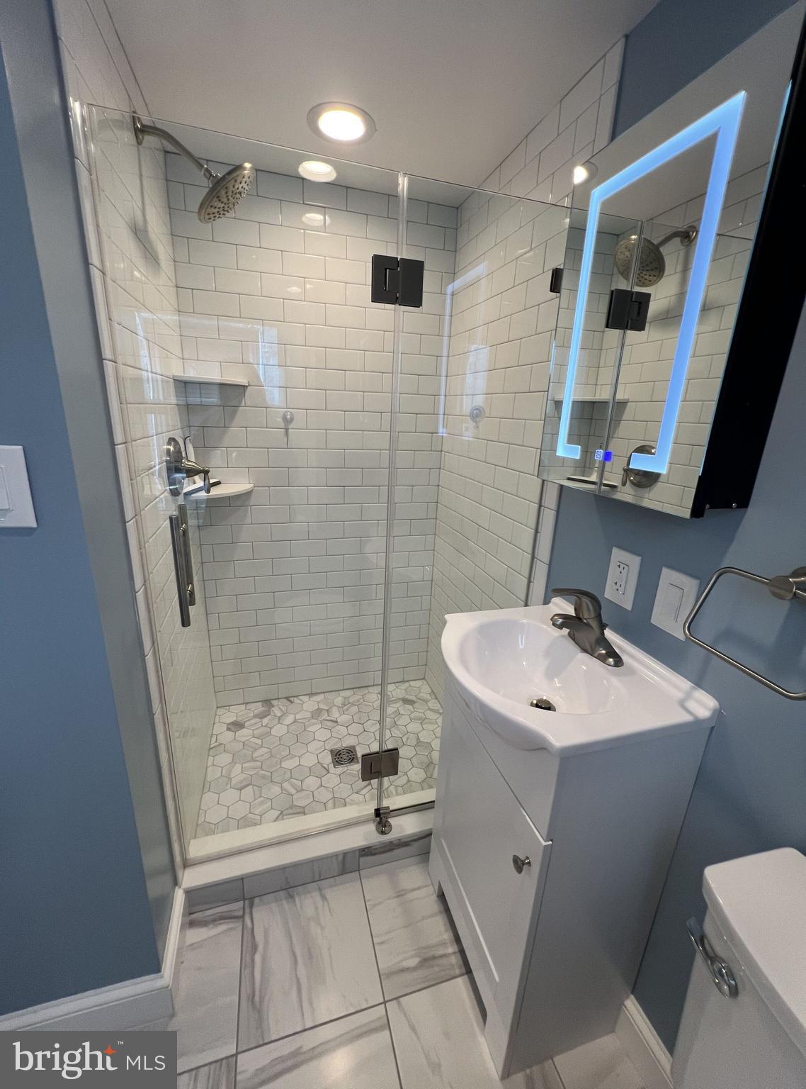 QUEEN VILLAGE - Residential Lease