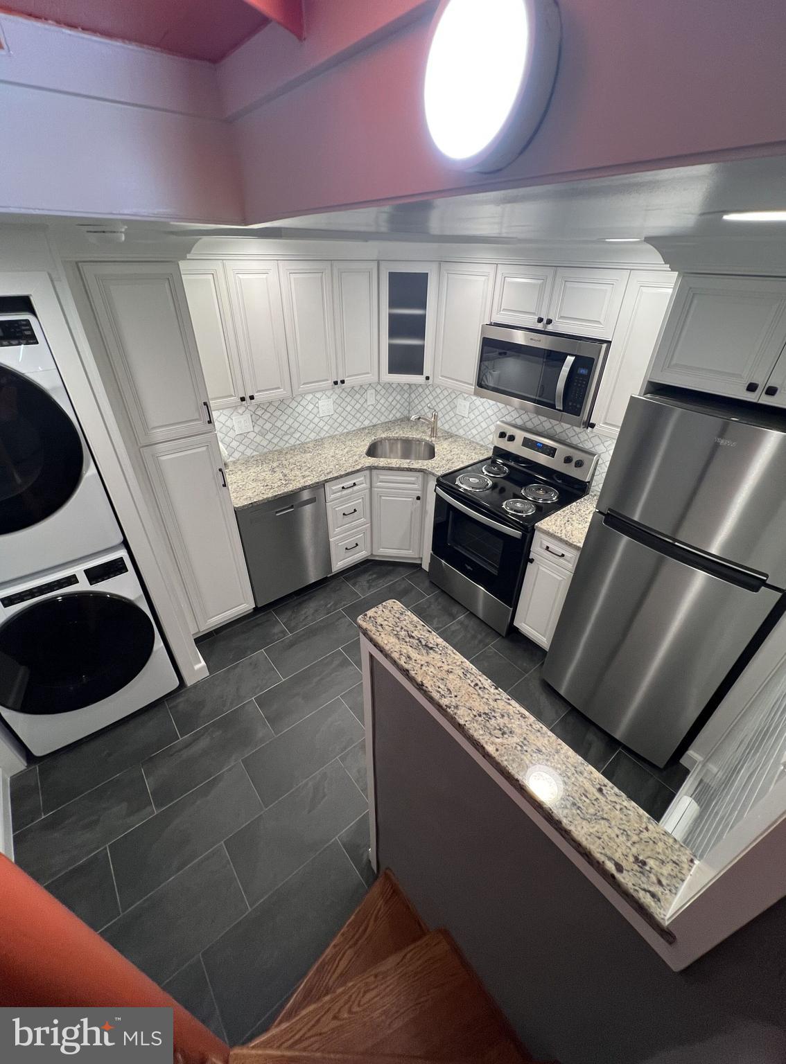 QUEEN VILLAGE - Residential Lease