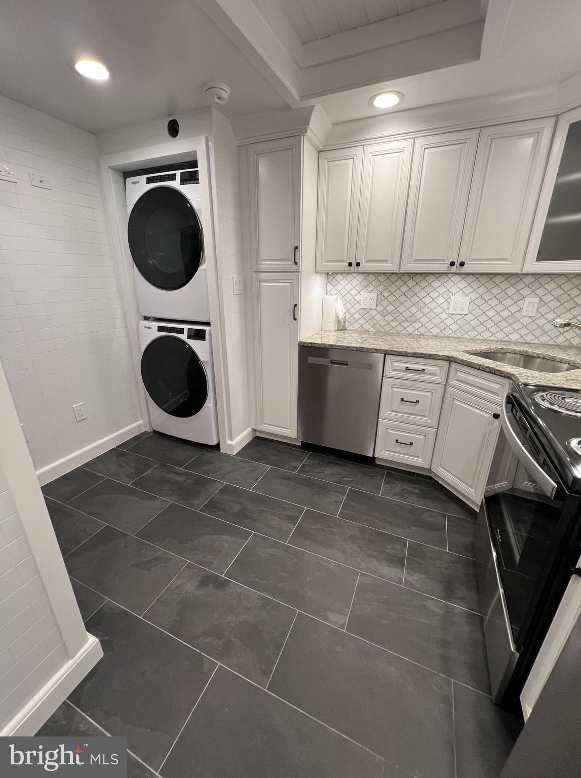 QUEEN VILLAGE - Residential Lease