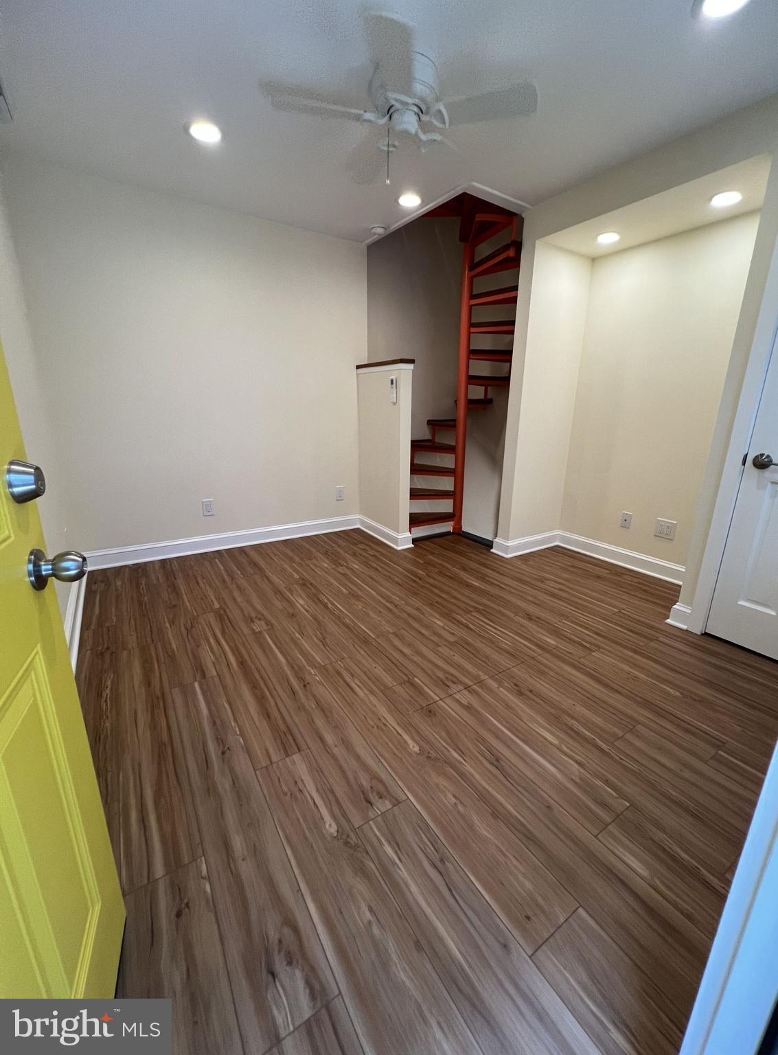 QUEEN VILLAGE - Residential Lease