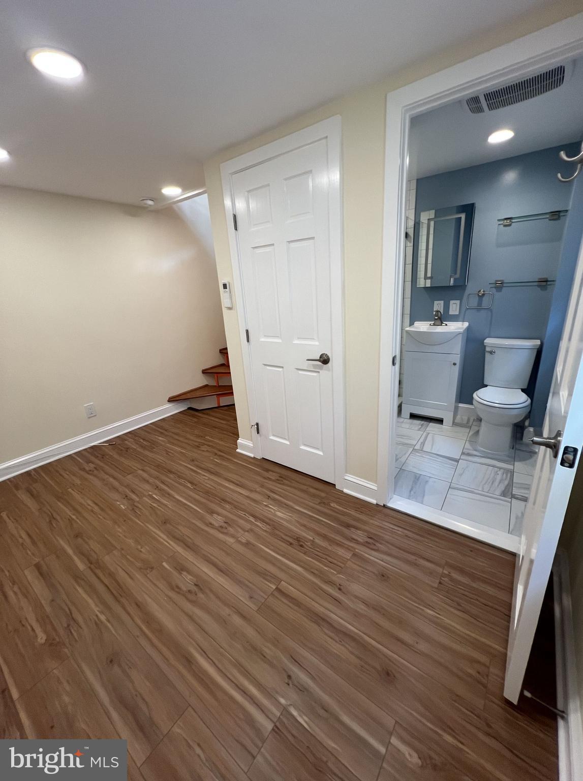 QUEEN VILLAGE - Residential Lease