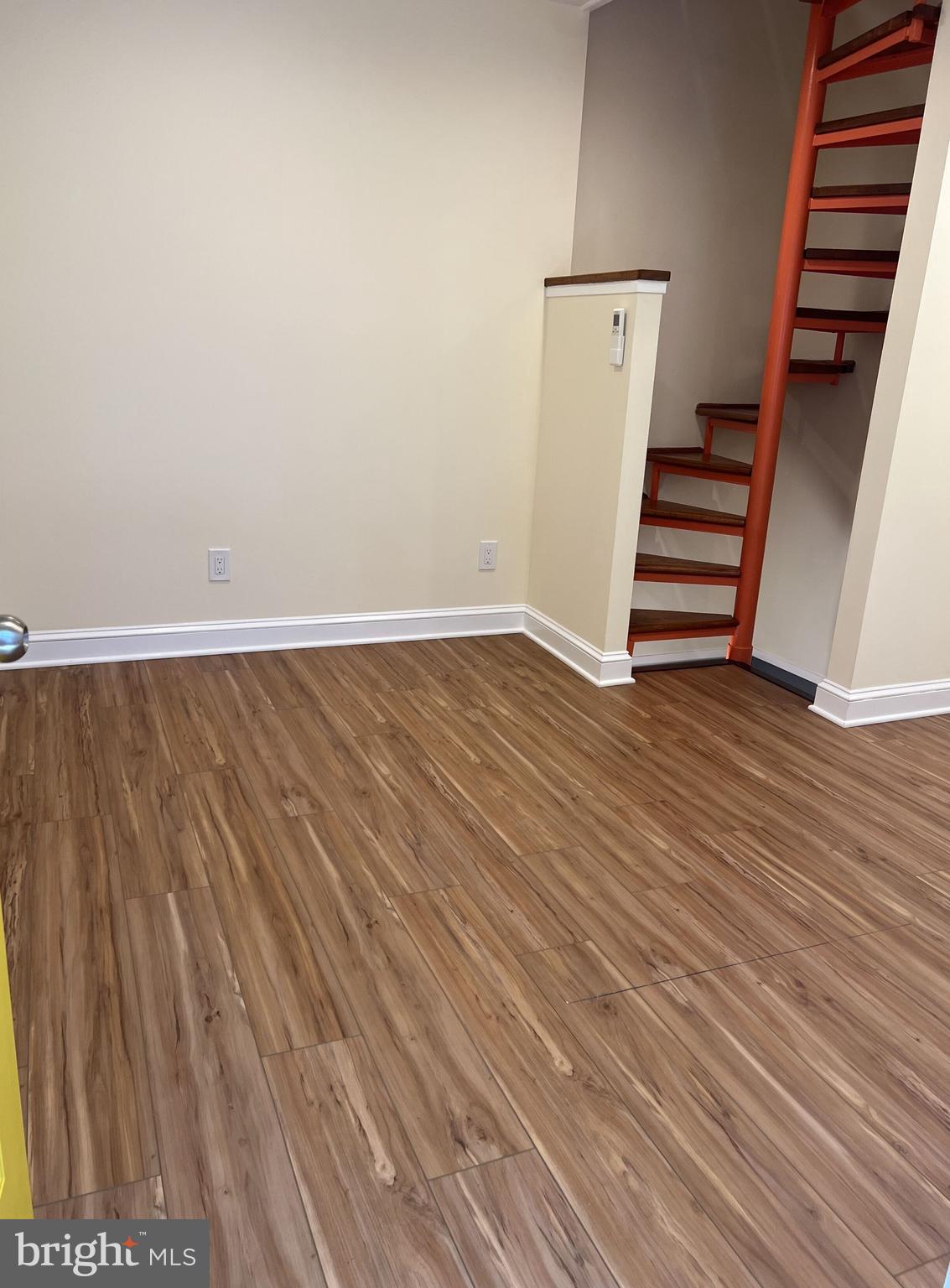 QUEEN VILLAGE - Residential Lease