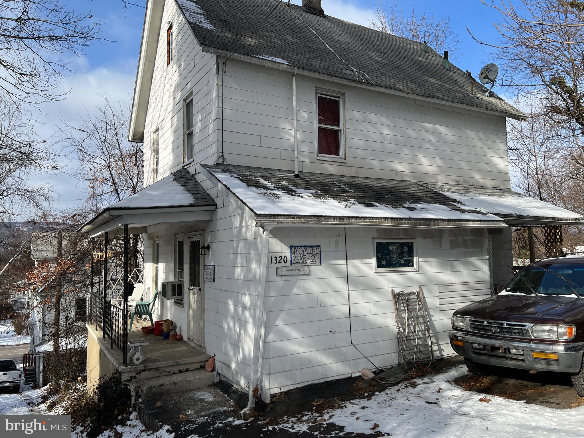 This 3 bed/ 2 bath home features a full unfimished basement and walkout deck overlooking the trees. Awsome location , within walking distance of grocery store and shopping, down the street of Lackawanna College, Scranton Prep School and more. Low taxes. Great investment opportunity! Comes complete with a 1 year home warranty at closing.