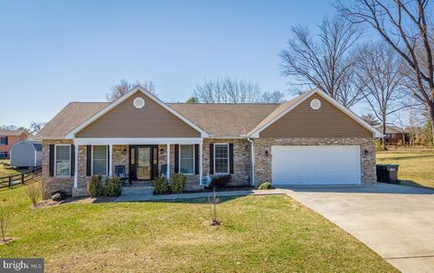 Photo of 505 W North Street, WOODSTOCK, VA 22664 (MLS # VASH2013772)