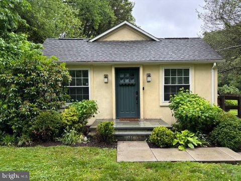 Photo of 11520 Popes Head Road, FAIRFAX, VA 22030 (MLS # VAFX2313258)