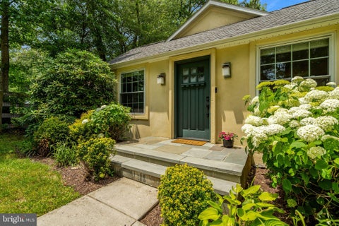 Photo of 11520 Popes Head Road, FAIRFAX, VA 22030 (MLS # VAFX2313258)