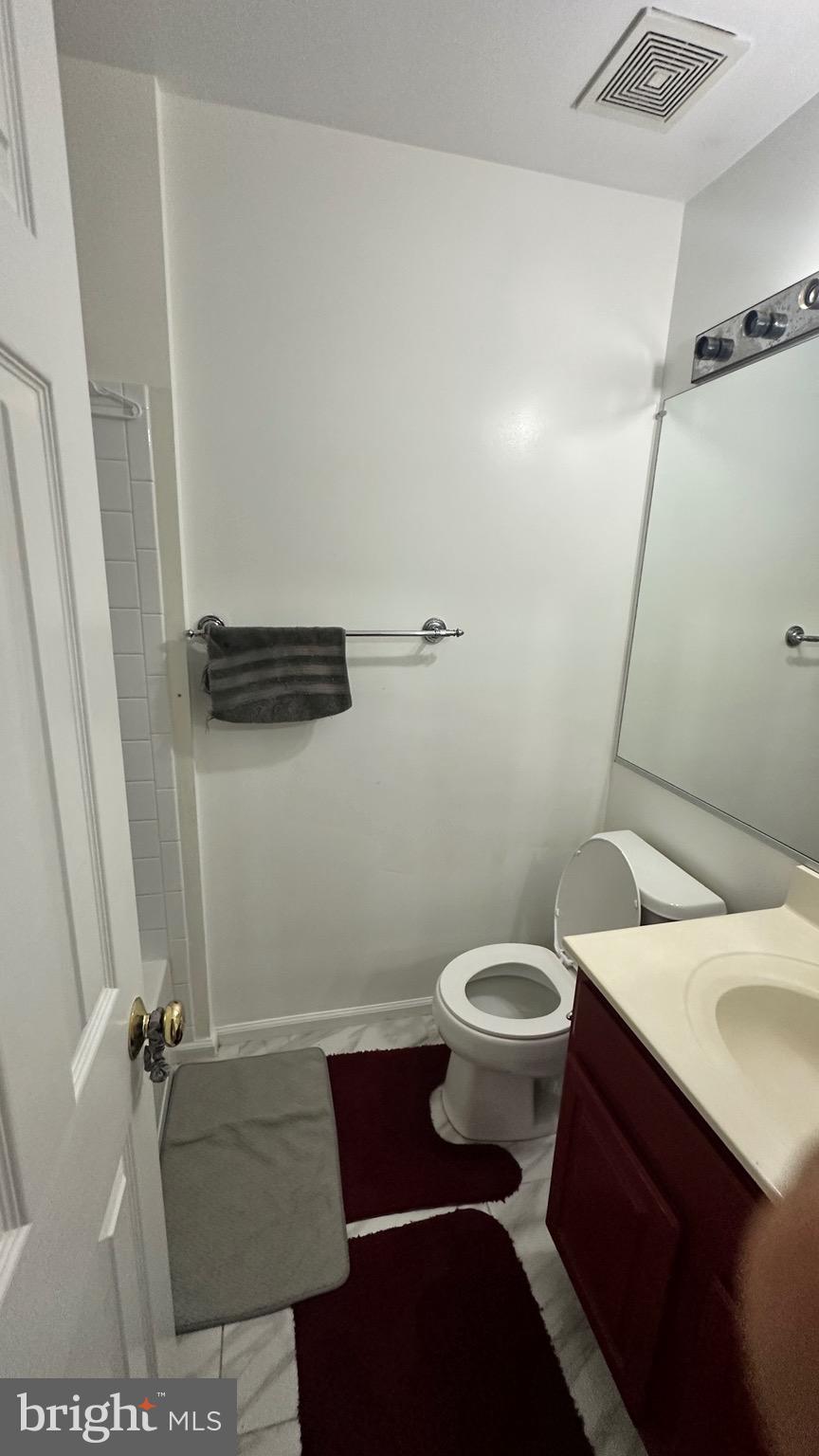 SIGNATURE AT BROADLANDS - Residential Lease