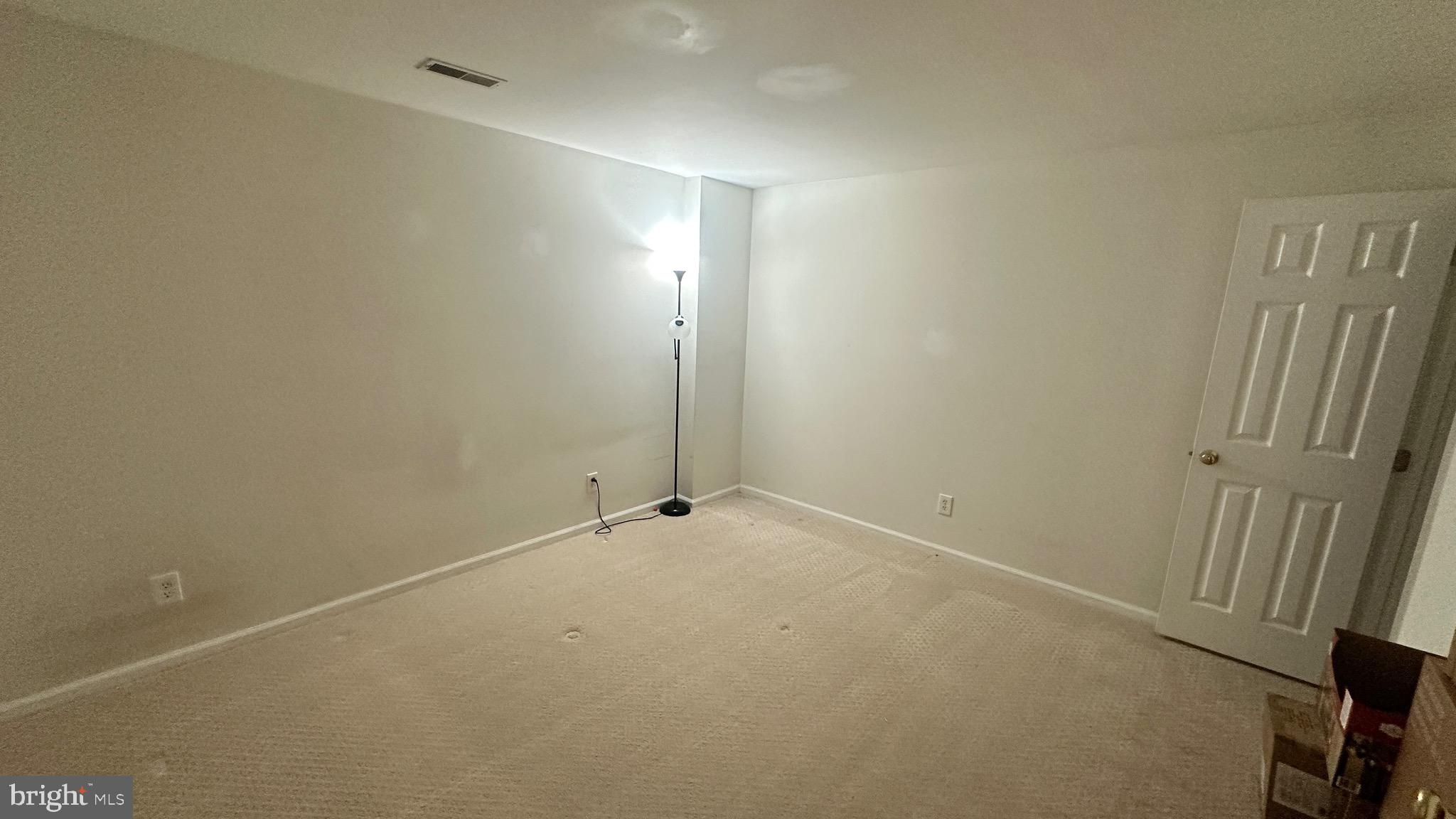 SIGNATURE AT BROADLANDS - Residential Lease