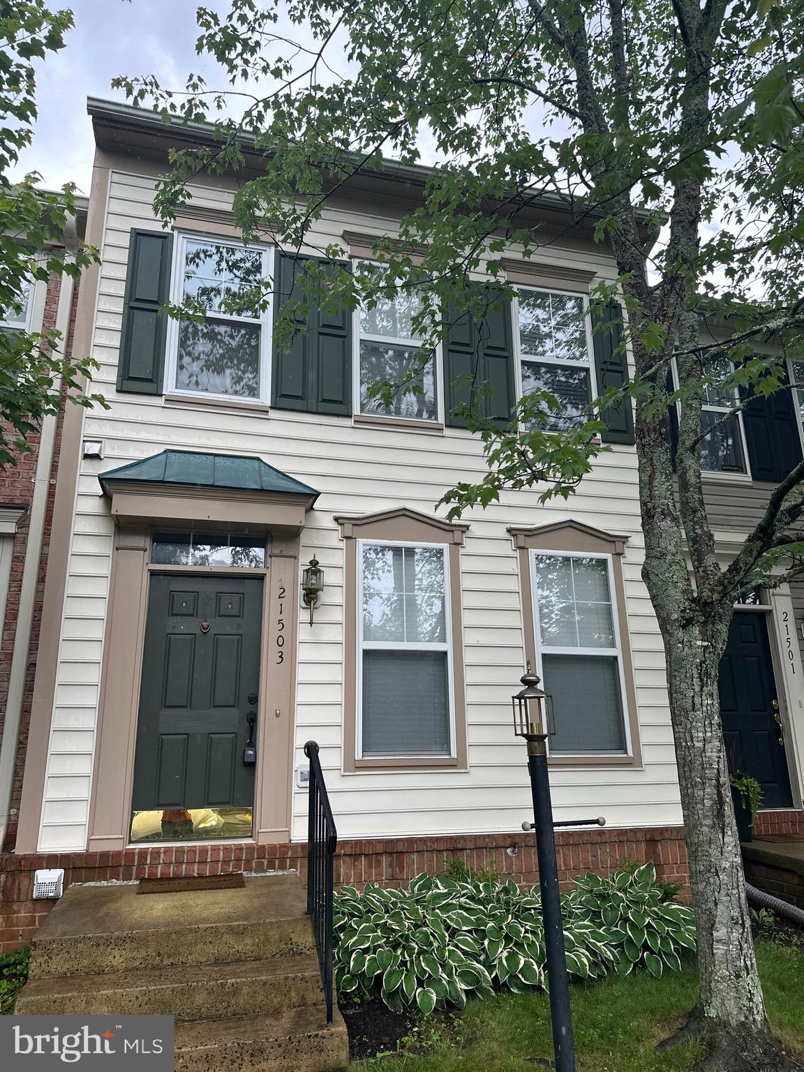 SIGNATURE AT BROADLANDS - Residential Lease