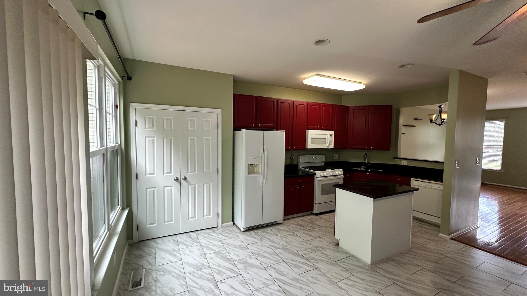 SIGNATURE AT BROADLANDS - Residential Lease