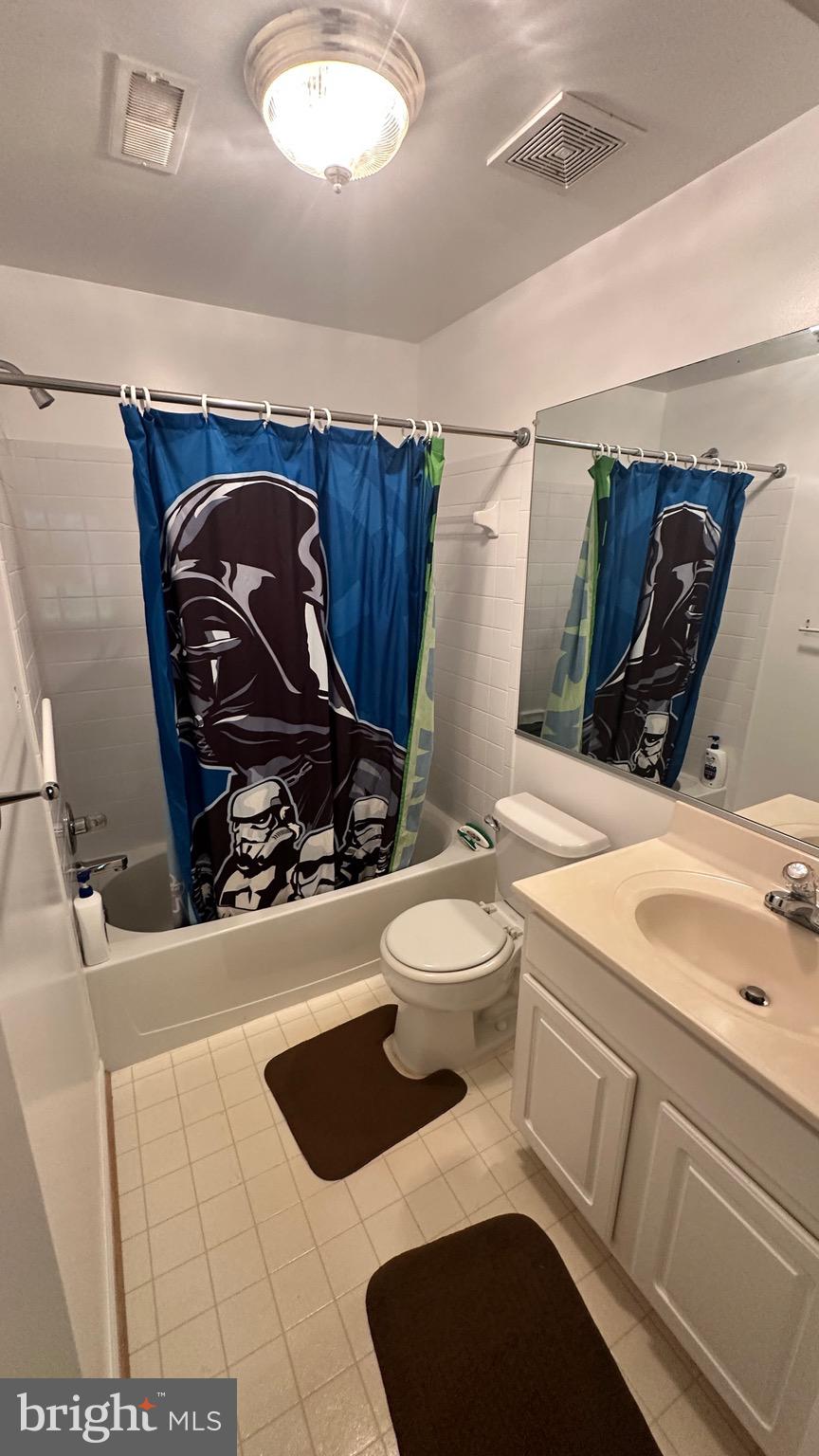 SIGNATURE AT BROADLANDS - Residential Lease