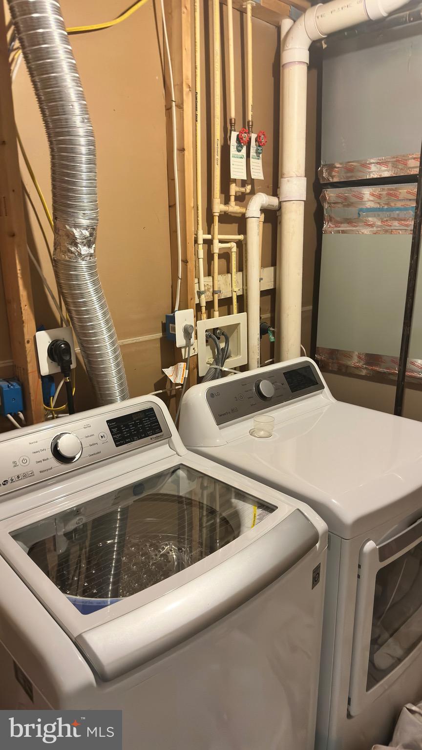 SIGNATURE AT BROADLANDS - Residential Lease