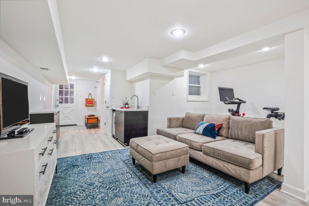 CAPITOL HILL - Residential
