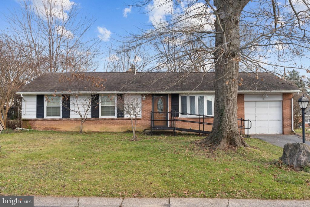 Photo of 119 Whitney Road, Lancaster, PA 17603 (MLS # PALA2043268)