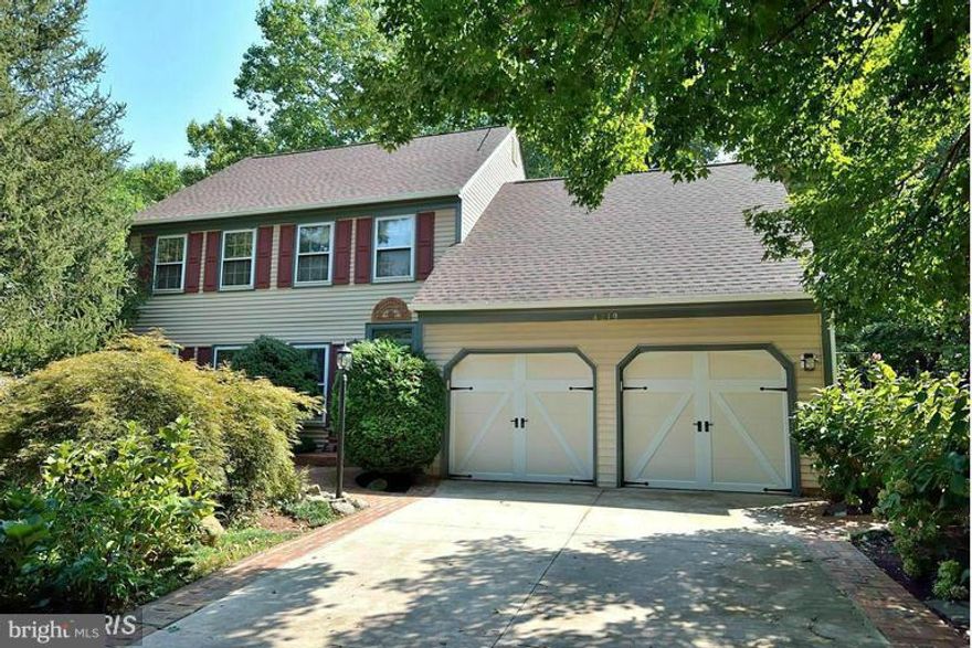 PRICE REDUCED 30K Lake Montclair Water Front Home.  Enjoy private lake access from your backyard and endless summer days on your deck overlooking your private oasis. This home features a lrg Kit with granite counters, gleaming HW floors on upper two levels, new carpet installed in W/O basement.  Enjoy all the amenities of Montclair 3 beaches, tot lots, close to shopping and commuter routes north.