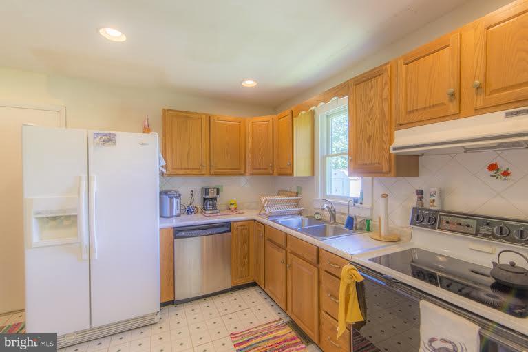 QUEEN ANNE ACRES - Residential