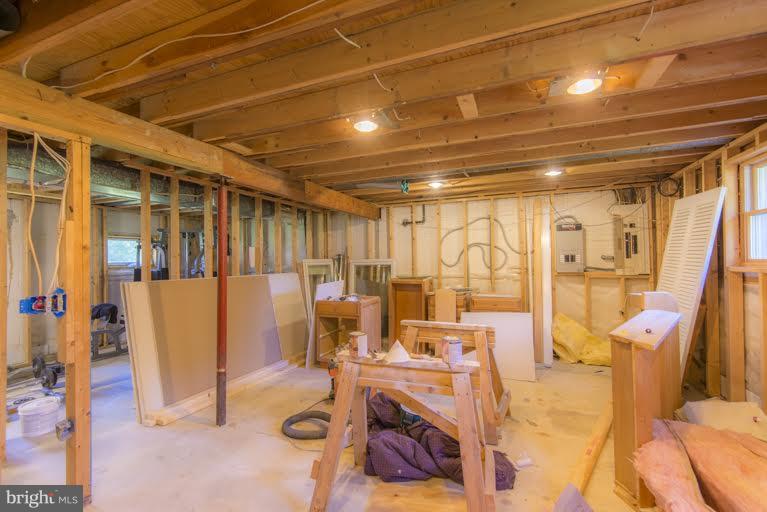 QUEEN ANNE ACRES - Residential