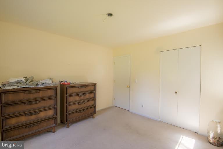 QUEEN ANNE ACRES - Residential