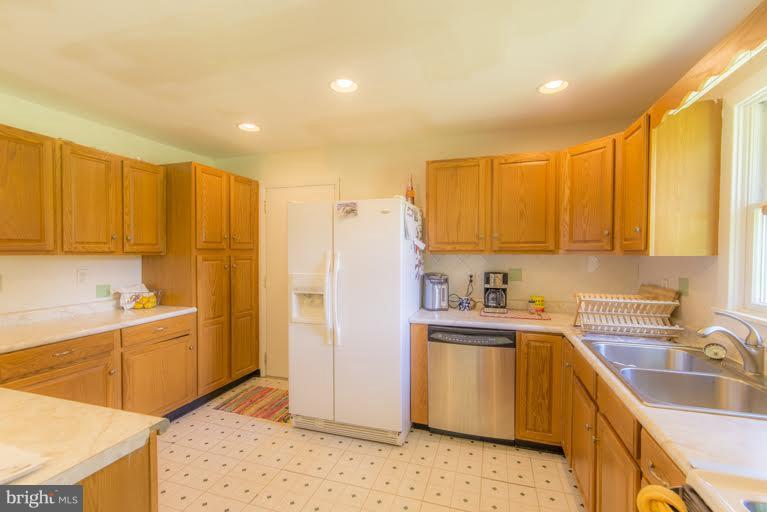 QUEEN ANNE ACRES - Residential