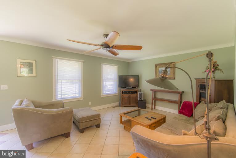 QUEEN ANNE ACRES - Residential