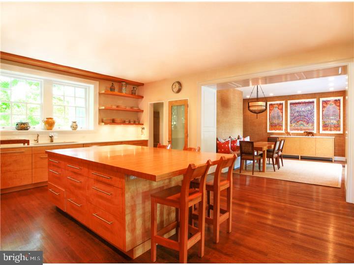 CHESTNUT HILL - Residential