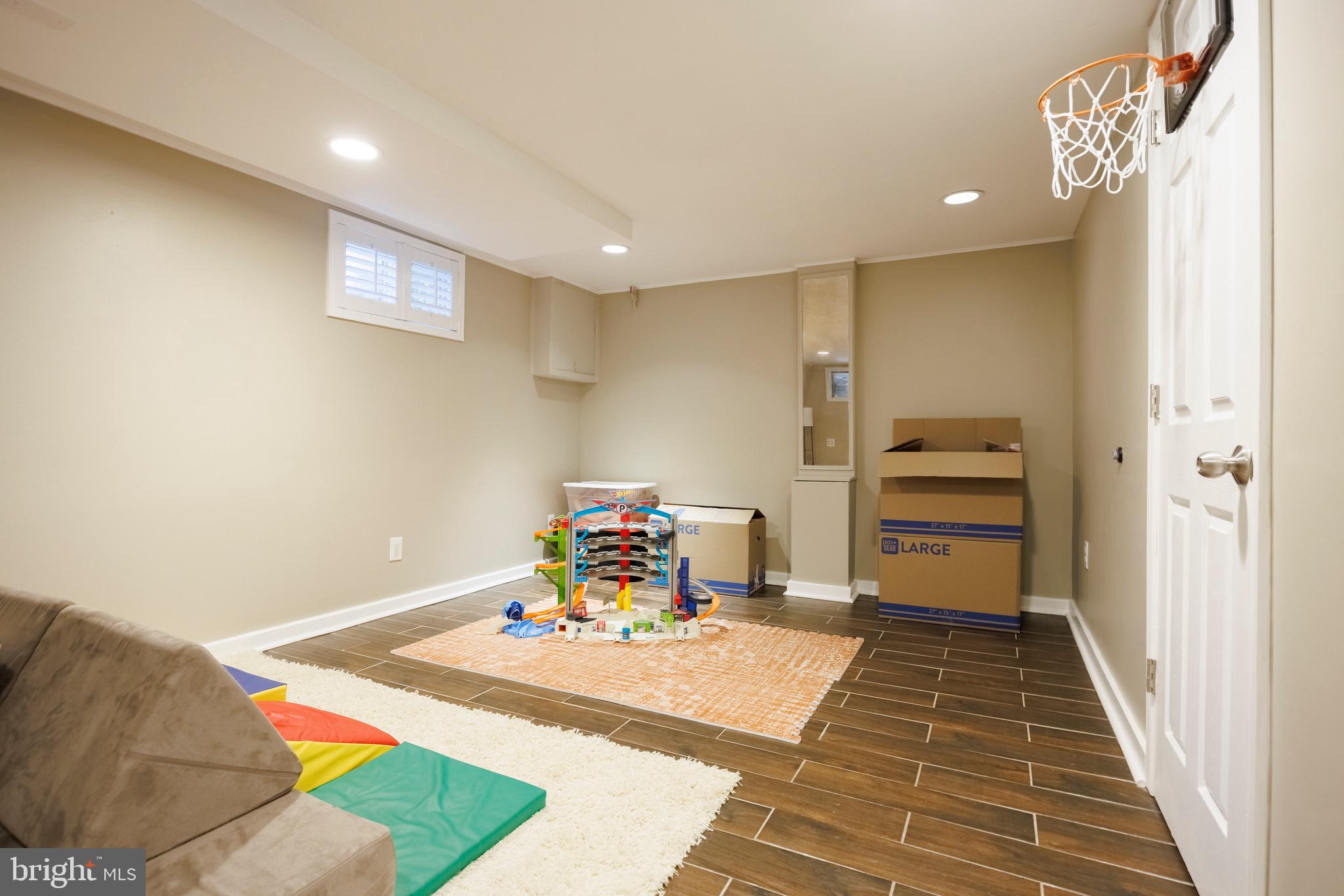 INDIAN SPRING HILLS - Residential