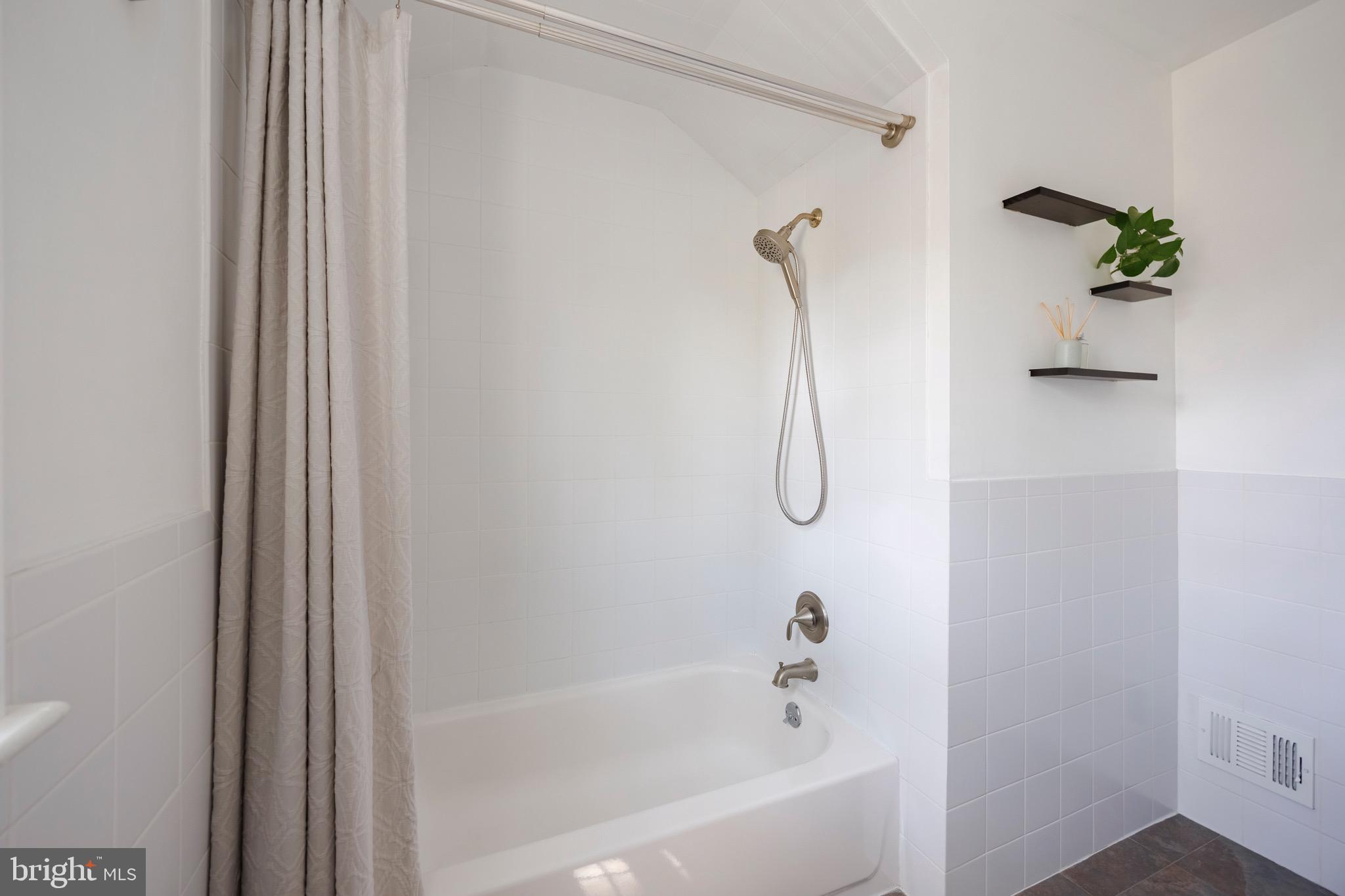 INDIAN SPRING HILLS - Residential