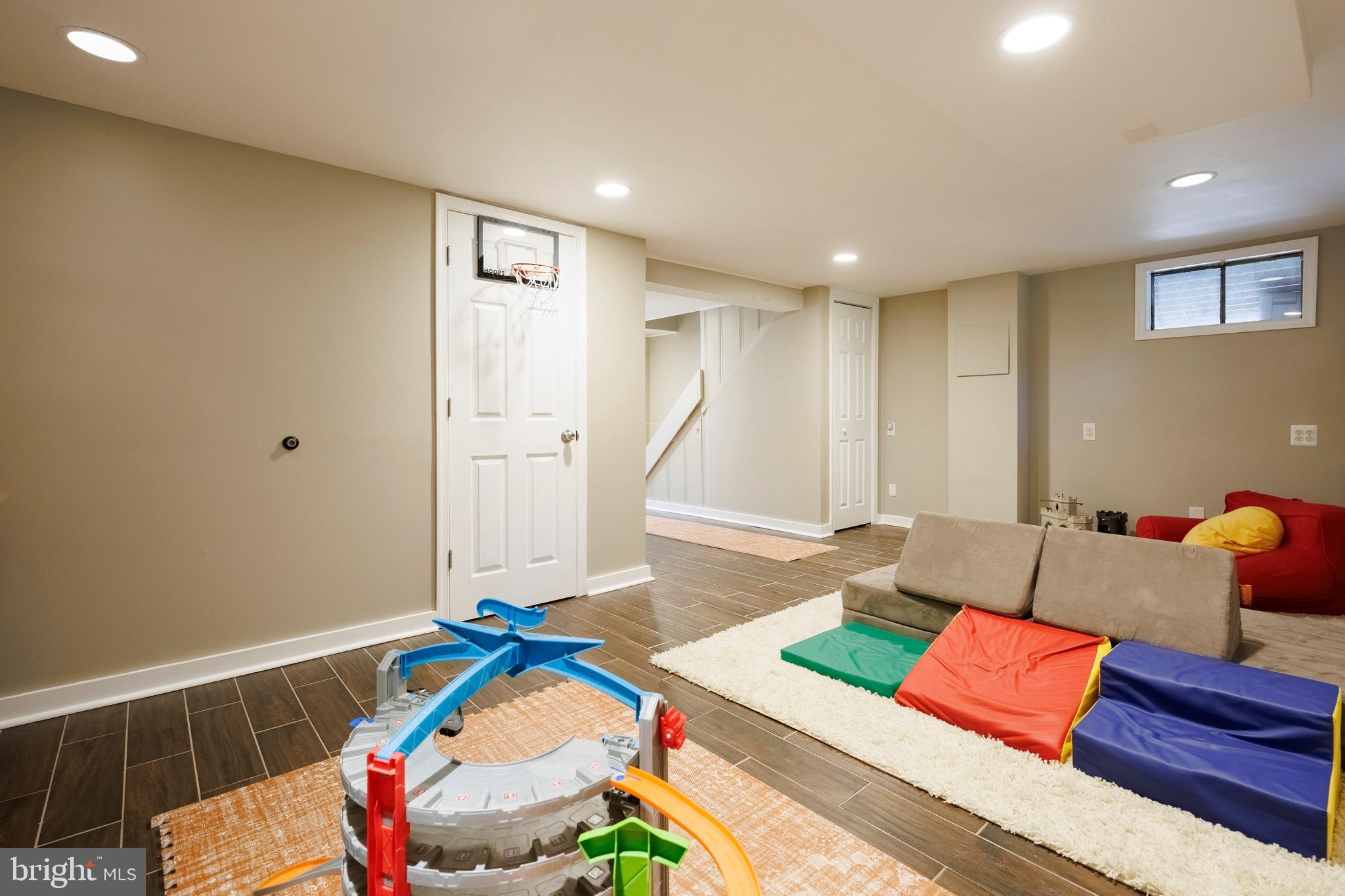 INDIAN SPRING HILLS - Residential