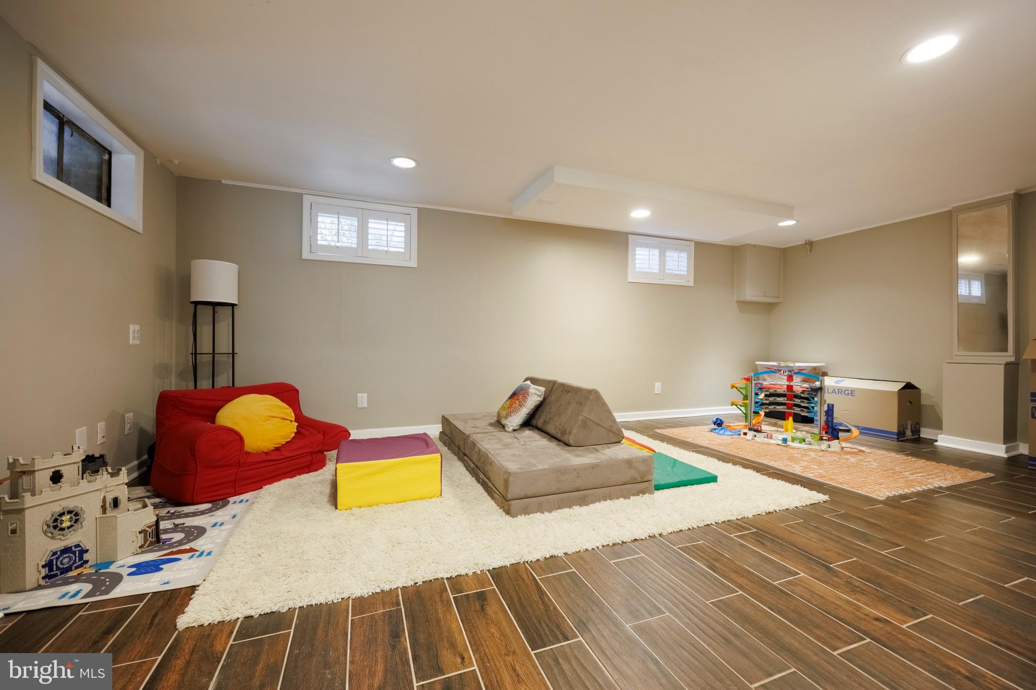 INDIAN SPRING HILLS - Residential