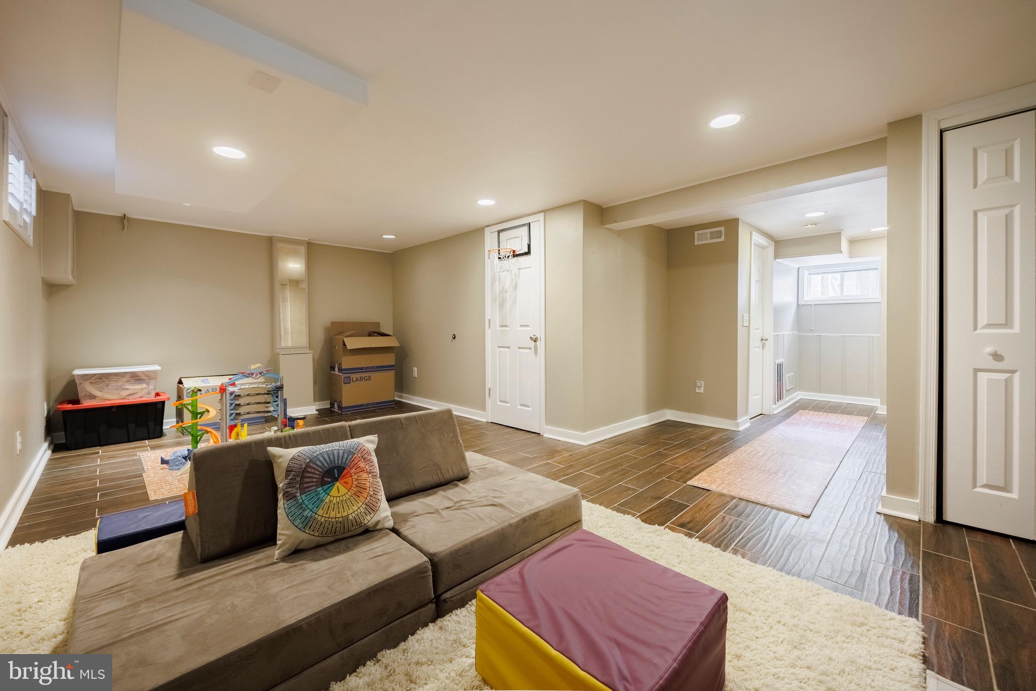 INDIAN SPRING HILLS - Residential