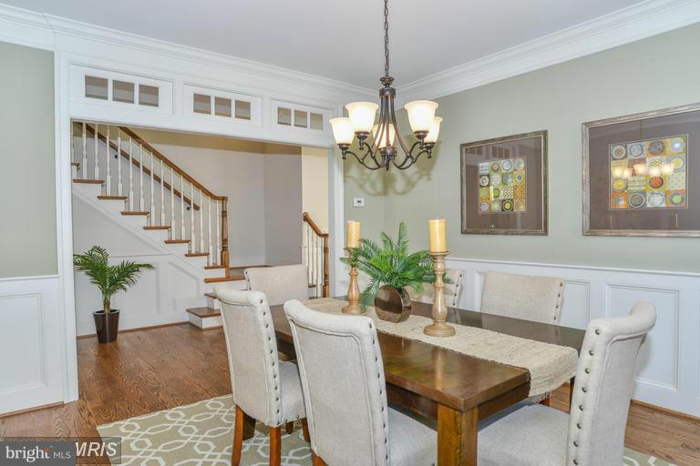 COUNTRY CLUB MANOR - Residential