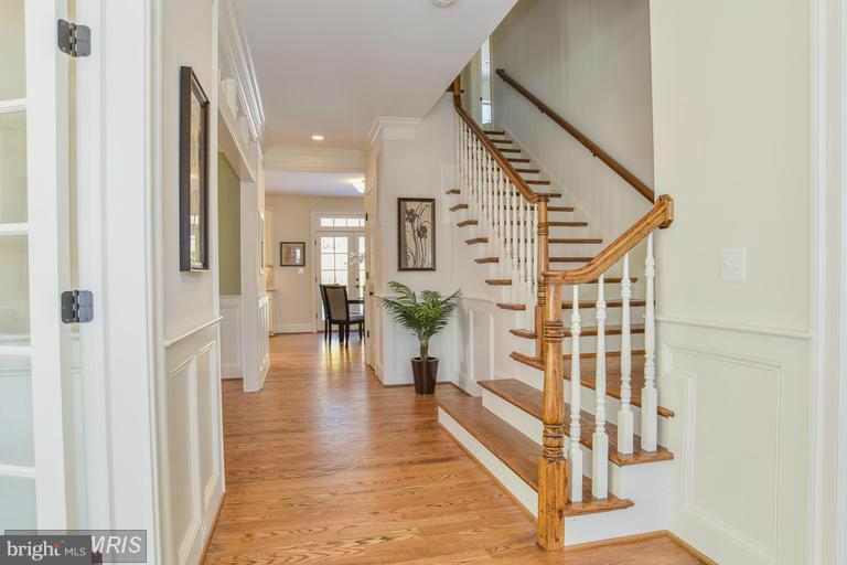 COUNTRY CLUB MANOR - Residential