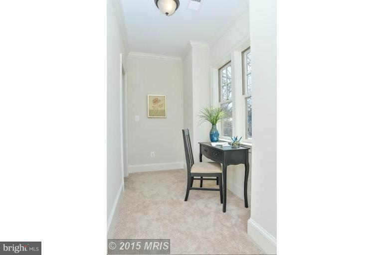 COUNTRY CLUB MANOR - Residential