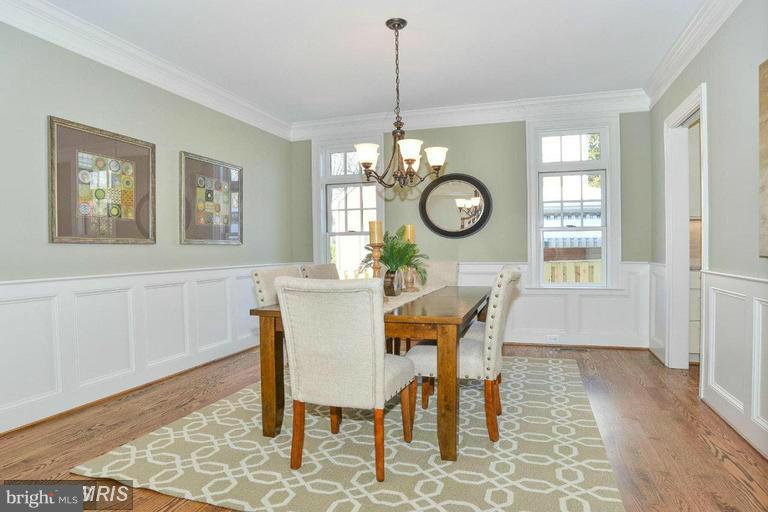 COUNTRY CLUB MANOR - Residential