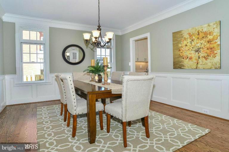 COUNTRY CLUB MANOR - Residential