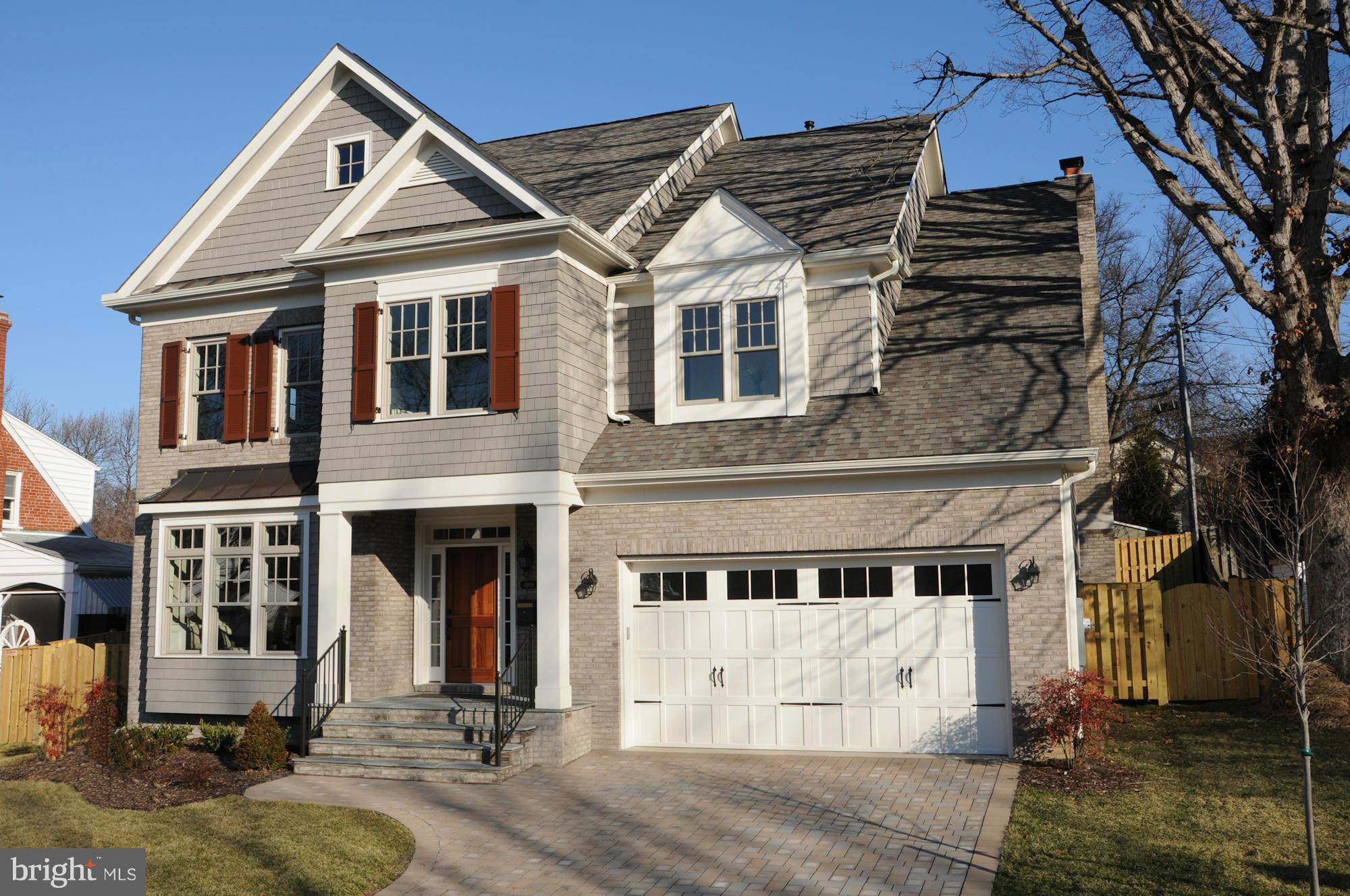 COUNTRY CLUB MANOR - Residential