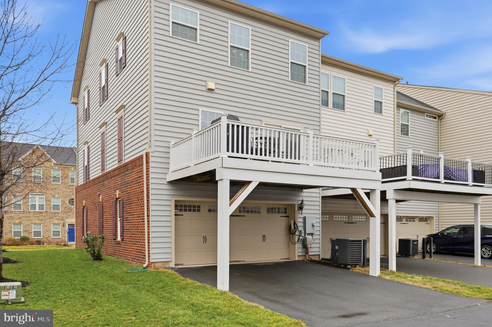 LOUDOUN CROSSING - Residential