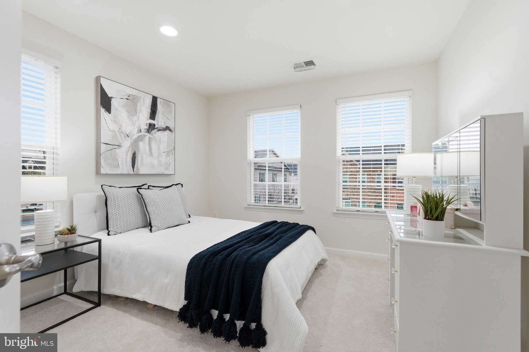 LOUDOUN CROSSING - Residential