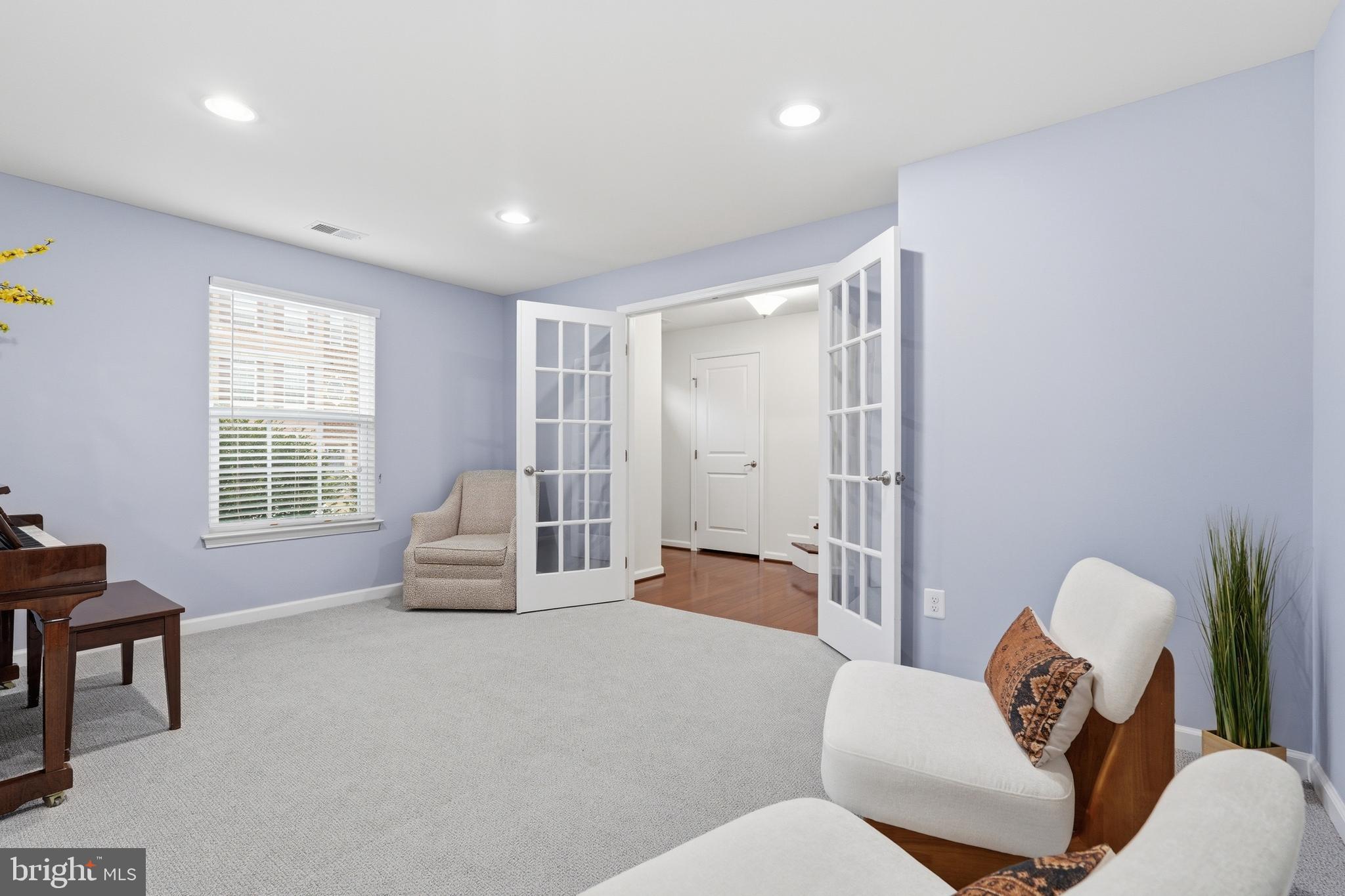 LOUDOUN CROSSING - Residential