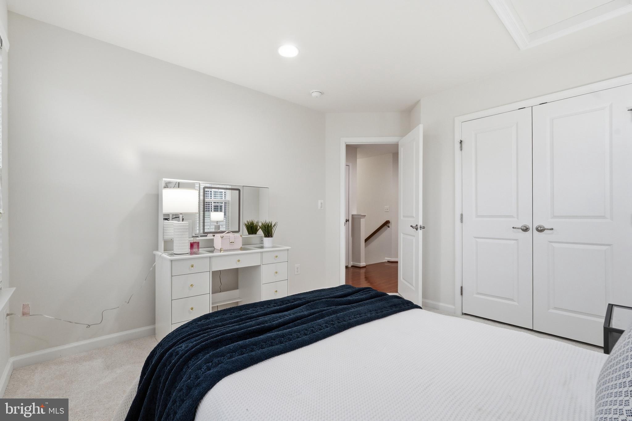 LOUDOUN CROSSING - Residential