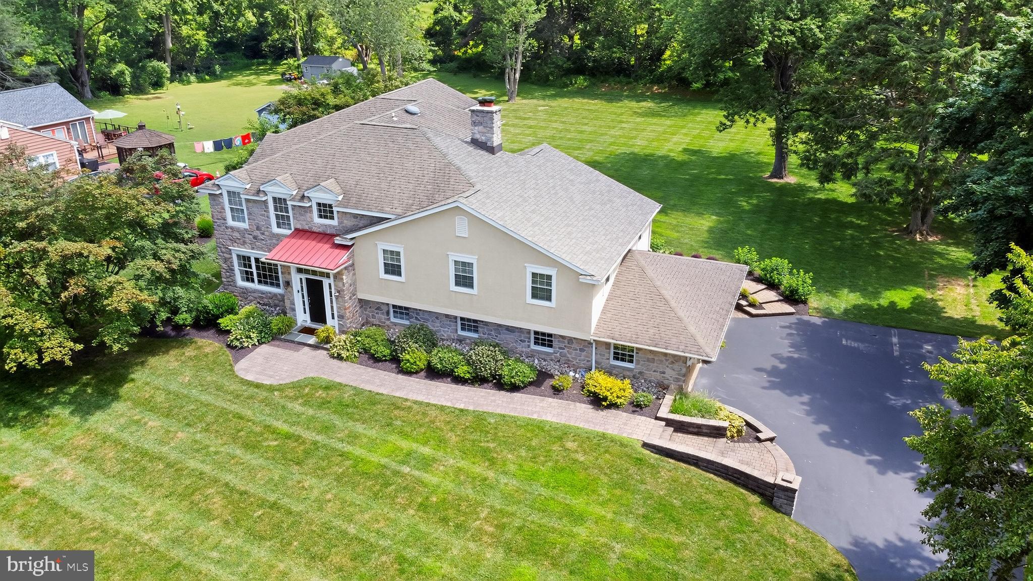 26 CARRIAGE DRIVE