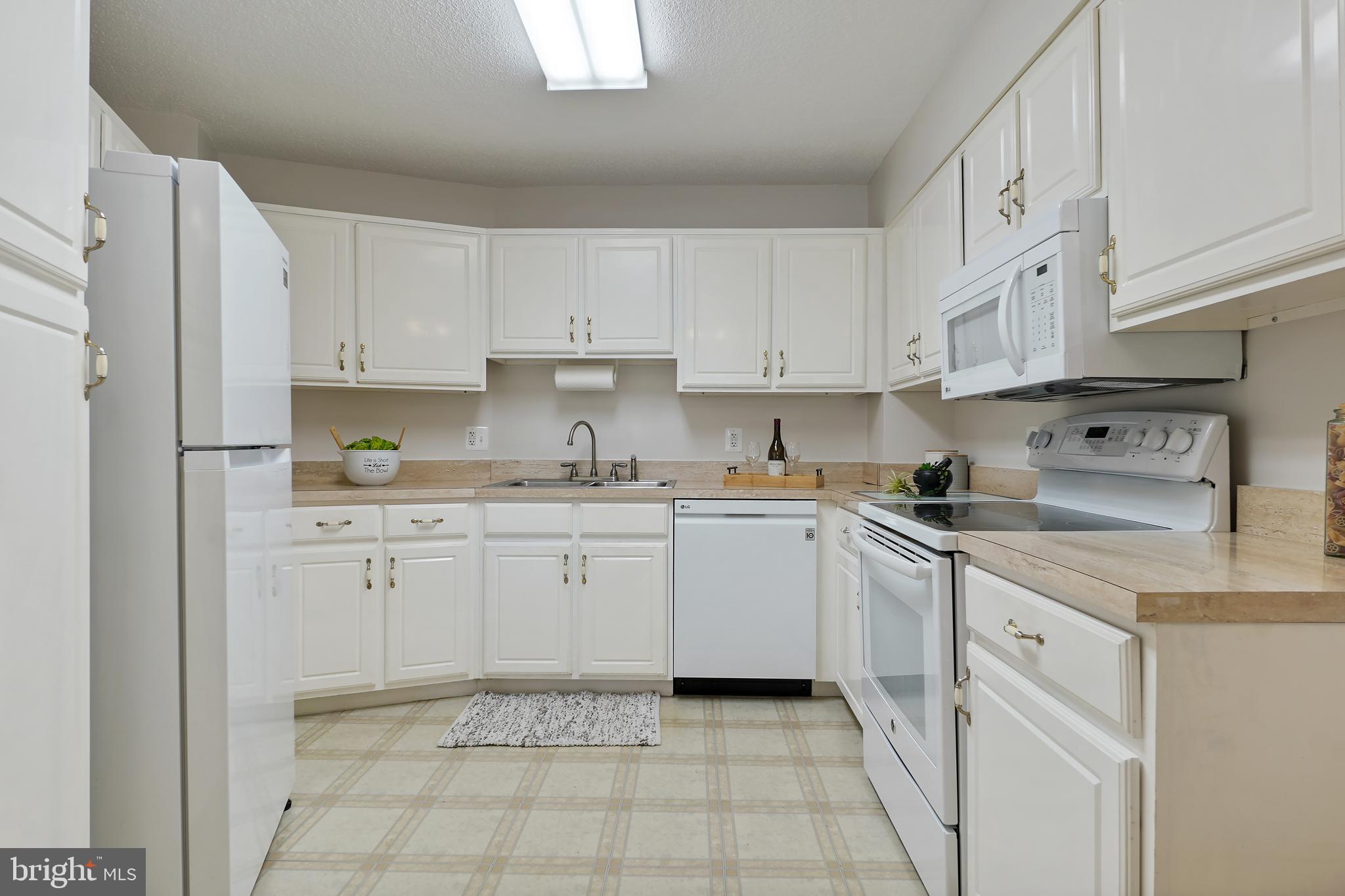 LEISURE WORLD - Residential