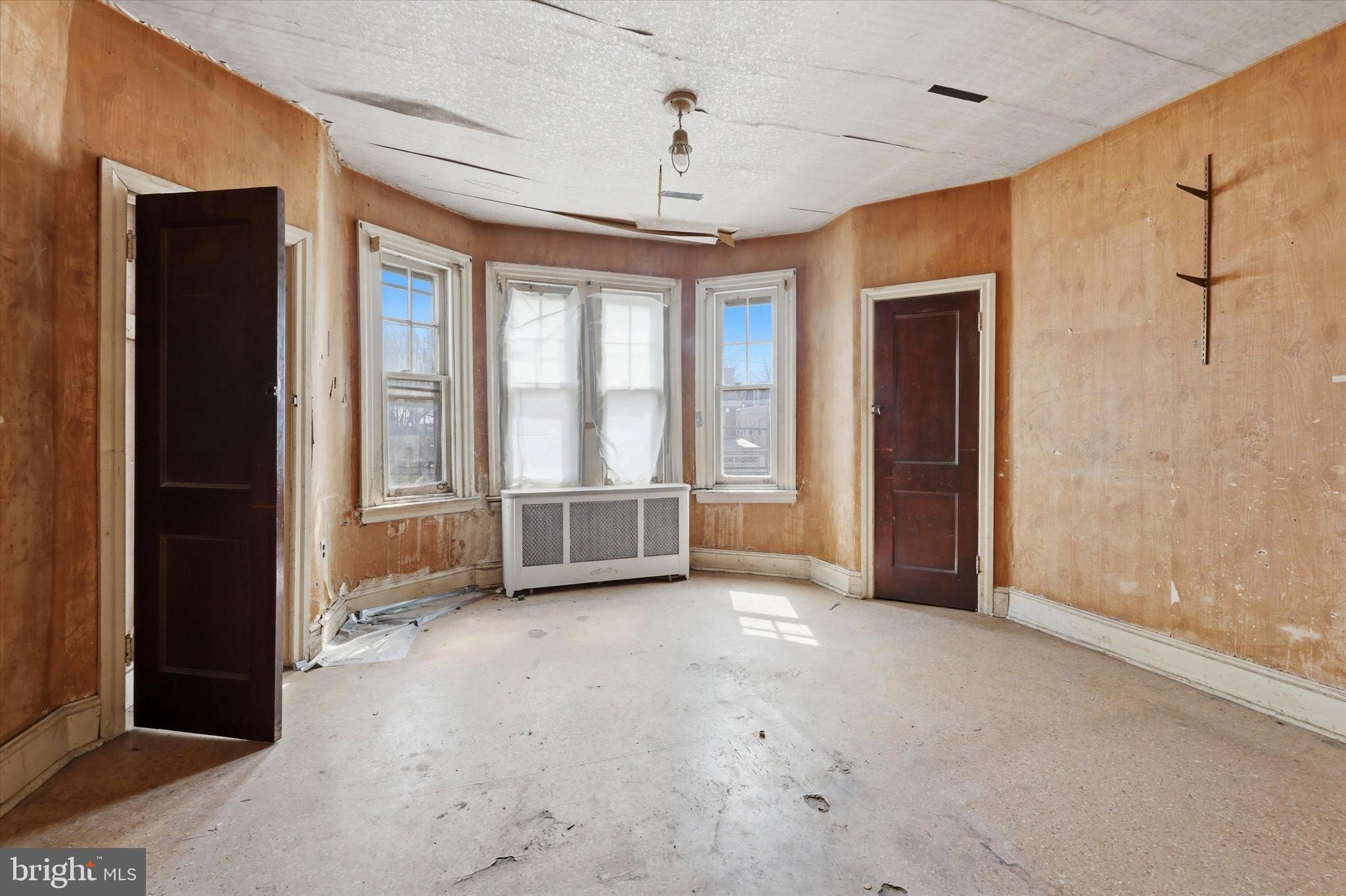 ELMWOOD PARK - Residential