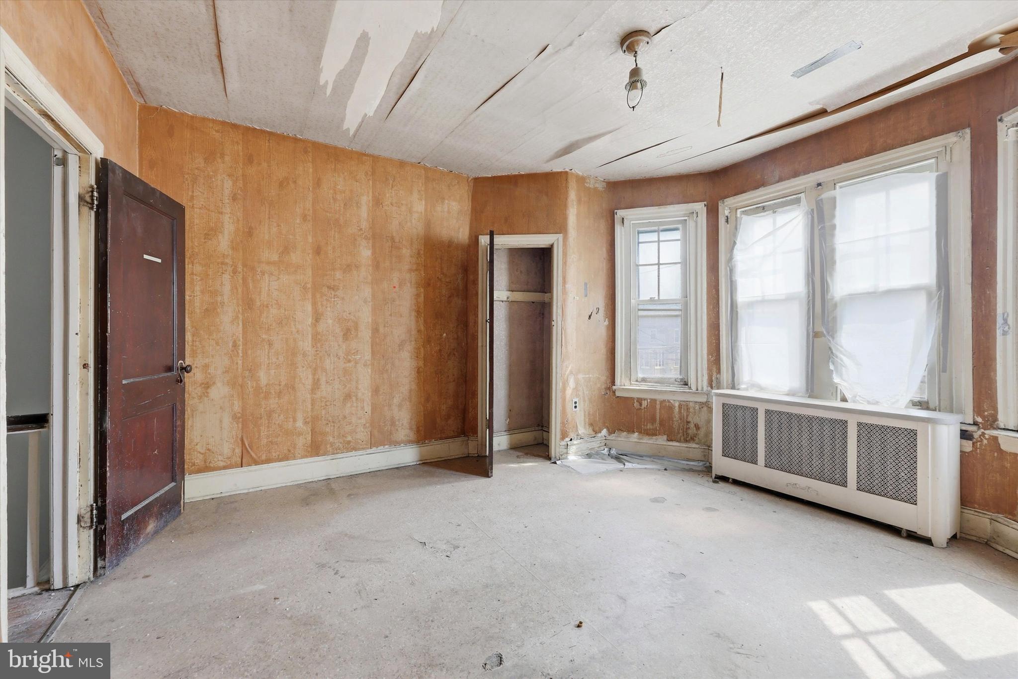 ELMWOOD PARK - Residential