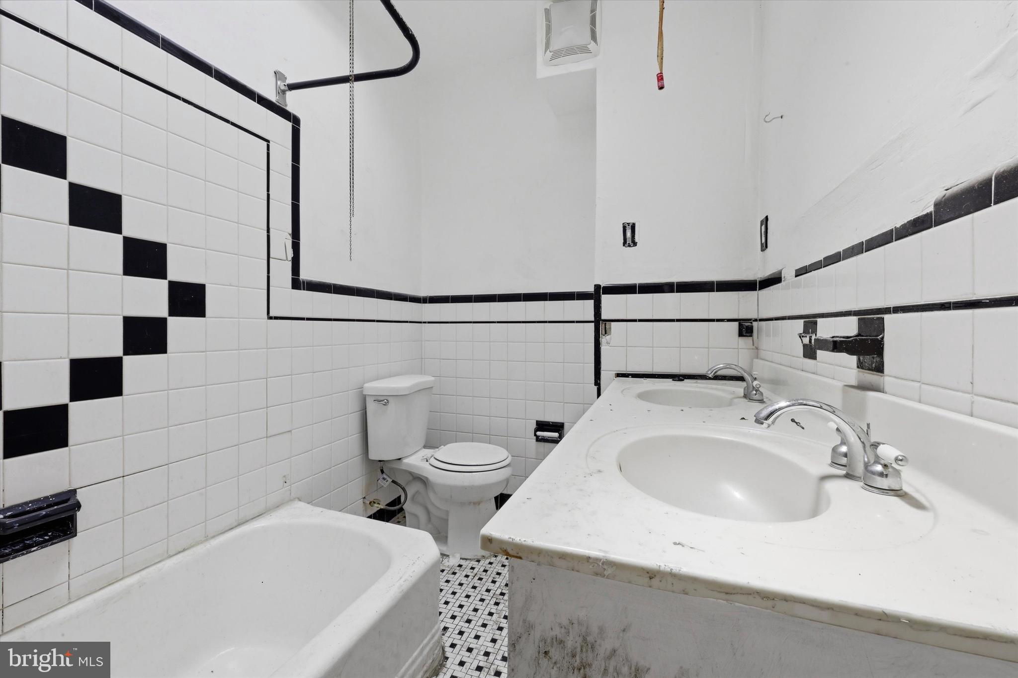 ELMWOOD PARK - Residential