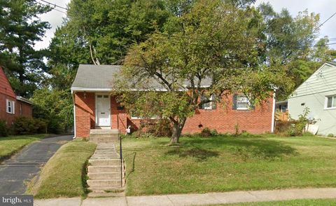 Photo of 2620 N Sycamore Street, ARLINGTON, VA 22207 (MLS # VAAR2073580)